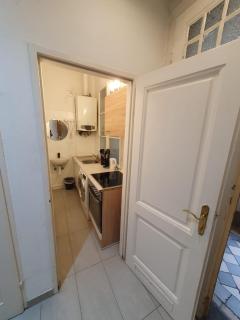 Comfortable 2BR Apartment with Netflix near Karlsplatz - 5