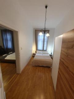 Comfy 2BR Apartment Near Downtown for Longstays - 9