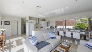 Rhett's Retreat - Townhouse With Private Courtyard - 8