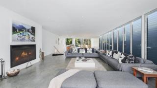 Point Break - Metres To The Sand - 7