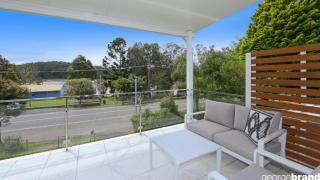 Lakeside Living - Walk To Cafes, Shops, and Sand! - 4