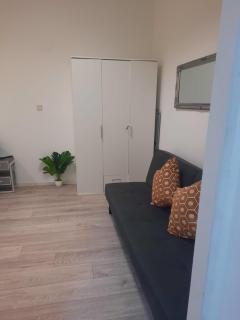 Bright 1BR Apt, Prime Vienna Location & WIFI - 6