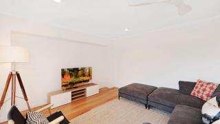 Avoca Chic - Modern Town House - 8