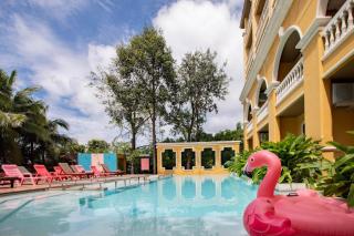 ROYAL PINEAPPLE HOTEL l a welcome to wealth and good fortune - 8