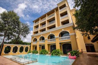 ROYAL PINEAPPLE HOTEL l a welcome to wealth and good fortune - 5