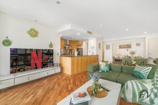 Water view 3 bedroom apartment, near Darling Harbour Convention Center Casino, enjoy weekend fireworks and various activities - 2