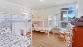 Seaview 4 - Beautiful Views & Linen Supplied - 2