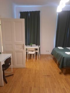 Lovely 2BR Apt Next to Rennweg & Belvedere Palace - 1