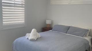 Absolute Beachfront - South Strand 7 Linen & Wifi - Avoca Beach - 4