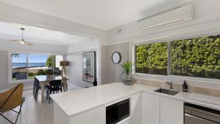 Avoca Beach House - Uninterrupted Beachfront - 4