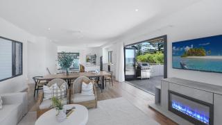 Omaroo House - Views Over Copa Beach - Copacabana - 1