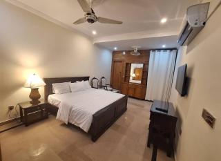 The Aristocrat Lodge - 2