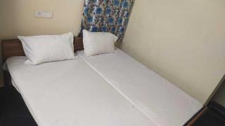 Hotel O White Carnations Hotels - 4