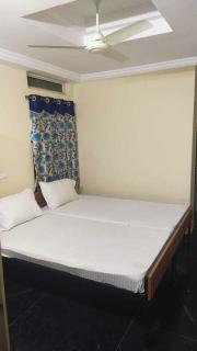 Hotel O White Carnations Hotels - 2