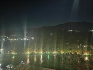 lake & woods-a boutique lakeview property - 1