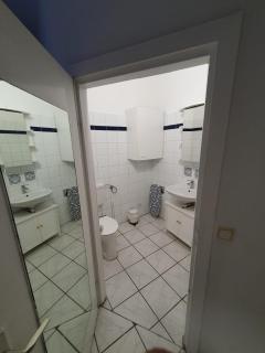 Sweet 2BR Apartment with Netflix near Belvedere Palace - 1