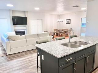 Charming 2BR Getaway in the Heart of Midway - 203 - 2