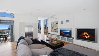 Aboard Avoca - Footsteps From The Sand - 9