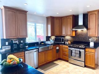 Mountain Escape, Yosemite South Gate House with Hot Tub, Views & Game Room, Near town - 9