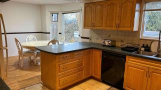 Spacious Room with Private Washroom Near Metrotown - 4