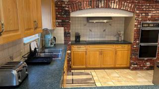 Cozy Room with Private Washroom Near Metrotown - 1