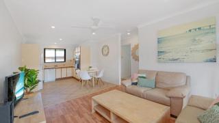 Hi Surf 8 - Beachfront Apartment - 1
