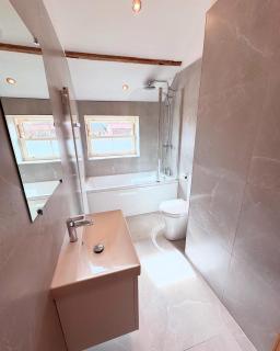 Apple Tree House - 2