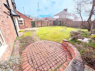 Apple Tree House - 1