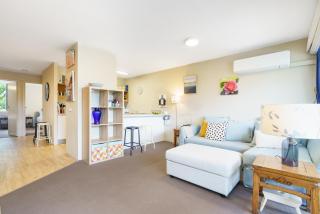 Artful Kingston Stay with Personal Touch - Hosted by Canstay - 0