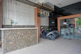 RedDoorz Plus near Ciputra Mall Simpang Lima 2 - 1