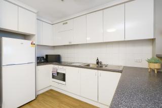 Central 2BR apartment, Hotel vibe, Walk everywhere - Hosted by Canstay - 8