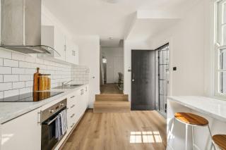 Charming 3BR Heritage Terrace in Prime Surry Hills - 2