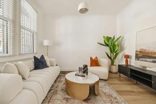Charming 3BR Heritage Terrace in Prime Surry Hills - 1