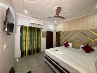 Shri Shyam Cafe & Hotel - 9