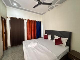 Shri Shyam Cafe & Hotel - 7