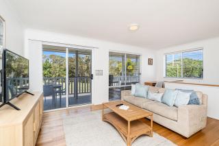 Beachfront living, stroll to shops and restaurants - 9