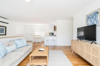 Beachfront living, stroll to shops and restaurants - 5