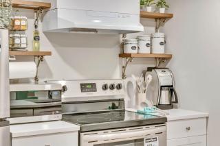 Spacious 3 BDR Suite Sleeps 6 Comfortably - 1