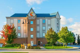 Comfort Inn & Suites - 7