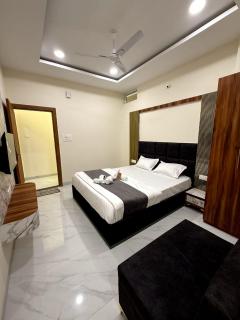 Hotel Livinn - Indore - 4