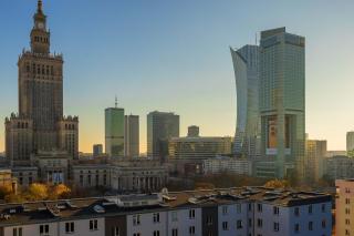 Stylish Apartment with Air Conditioning and a Workspace in the City Center of Warsaw by Noclegi Renters - 9