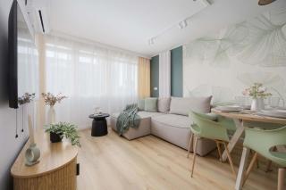Stylish Apartment with Air Conditioning and a Workspace in the City Center of Warsaw by Noclegi Renters - 4