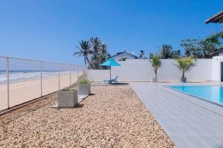 Villa in Hikkaduwa -3BR, Private Pool, Beach - 0