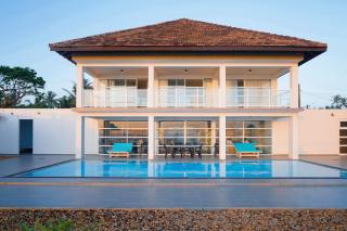 Villa in Hikkaduwa -3BR, Private Pool, Beach - 5
