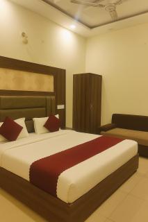 Hotel JB & Woodlark Zirakpur by Sidham Group of Hotels - 5