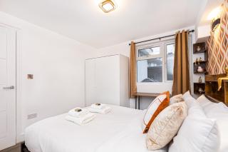 3BR Oasis Near Hampstead Heath with Garden and Parking - 2