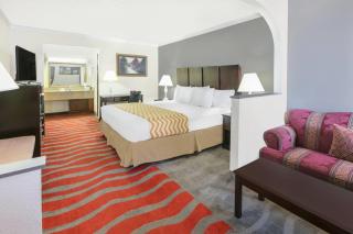 Travelodge Inn & Suites by Wyndham Norman - 5