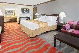 Travelodge Inn & Suites by Wyndham Norman - 4