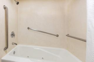 Travelodge Inn & Suites by Wyndham Norman - 1