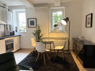 J Street Cozy Apartments - A1 - 9